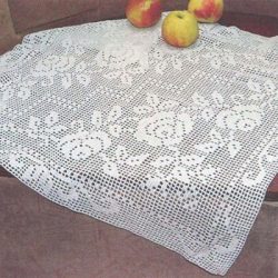 Белая салфетка с розами