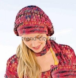 Берет крючком из меланжевой пряжи Берет крючком из меланжевой пряжи