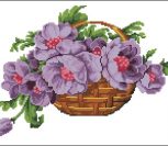Корзина с лиловыми цветами Корзина с лиловыми цветами